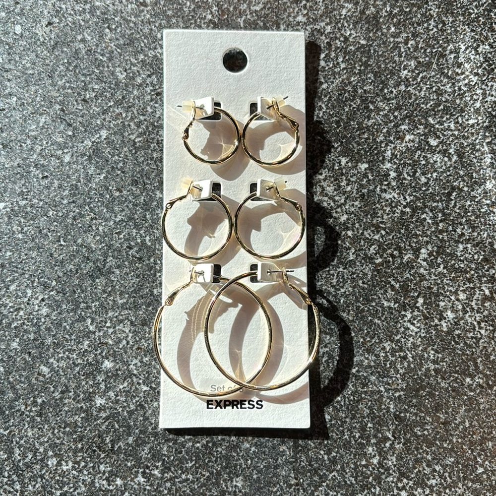 Set of 3 gold hoop earrings